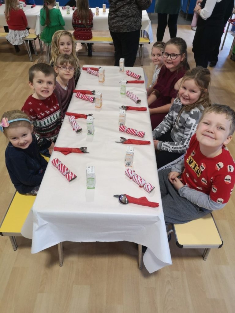 christmas-lunch-in-bps-bun-sgoil-bhogha-mor-bowmore-primary-school