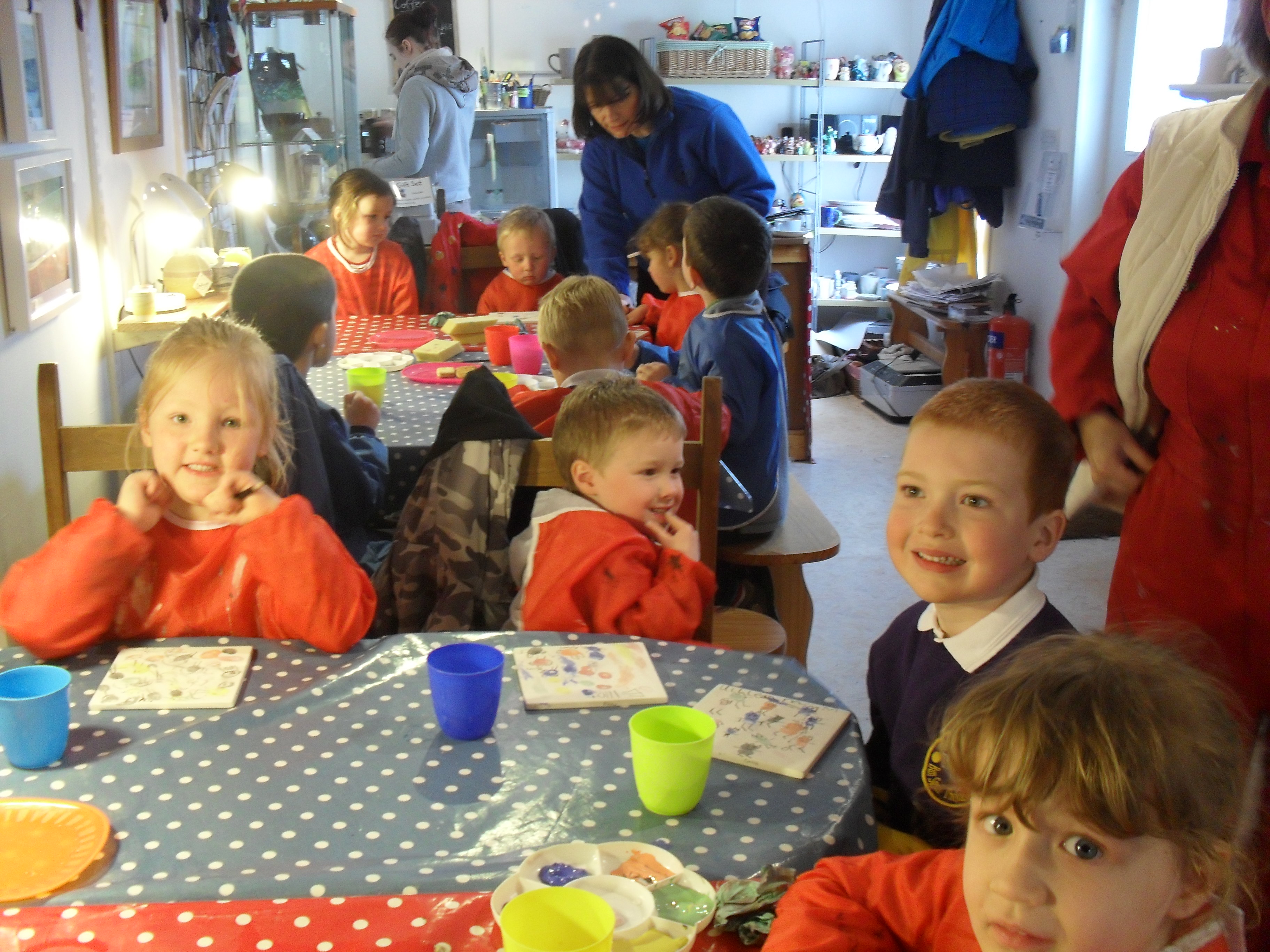 children at paint a pot | Tolsta Primary School & Sgoil Àraich