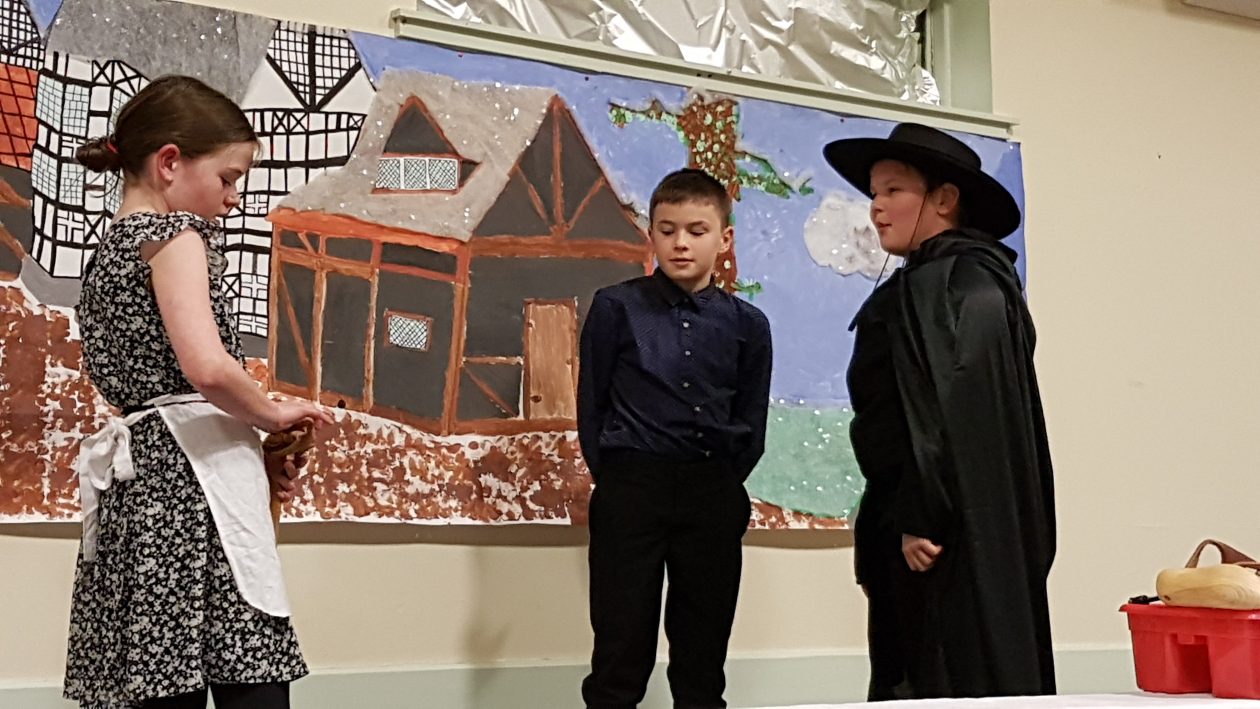 THE ELVES AND THE SHOEMAKER | Tolsta Primary School & Sgoil Àraich