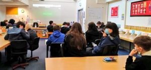 Picture of the library full of young people taking part to the book quiz for WBD.