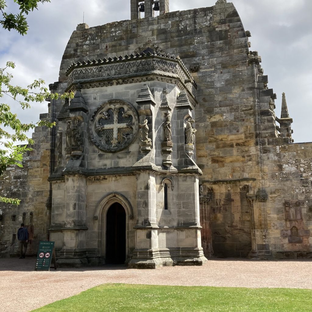 Holyrood Library Reading fun! Glasgow School Libraries