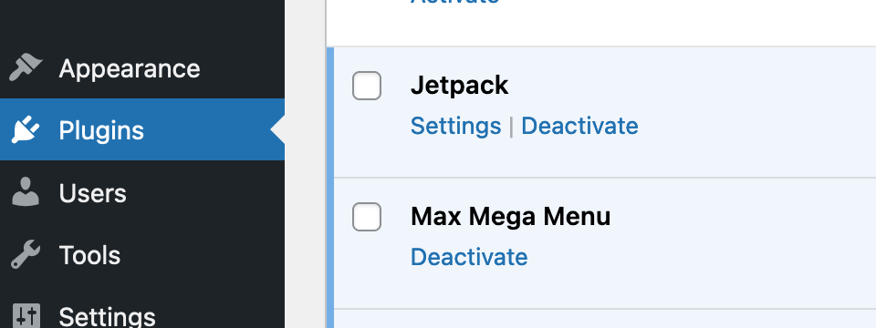 Screenshot of the Link to the settings on the Jetpack listing on the Plugins page of the dashboard.