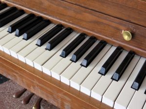 old-piano-keyboard