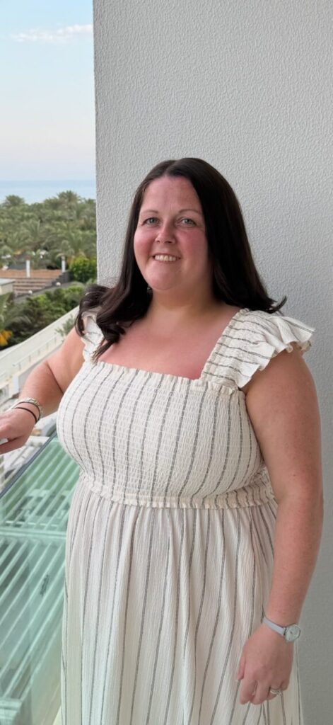 Mrs Elaine Robinson