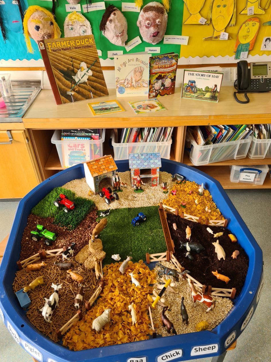 Down on the farm sensory story tray.