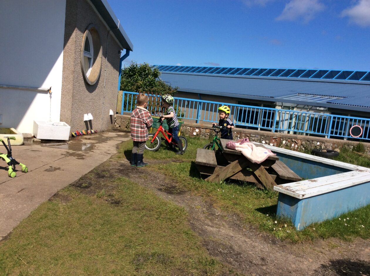 Fun in the garden | Whalsay Early Years 2023/24