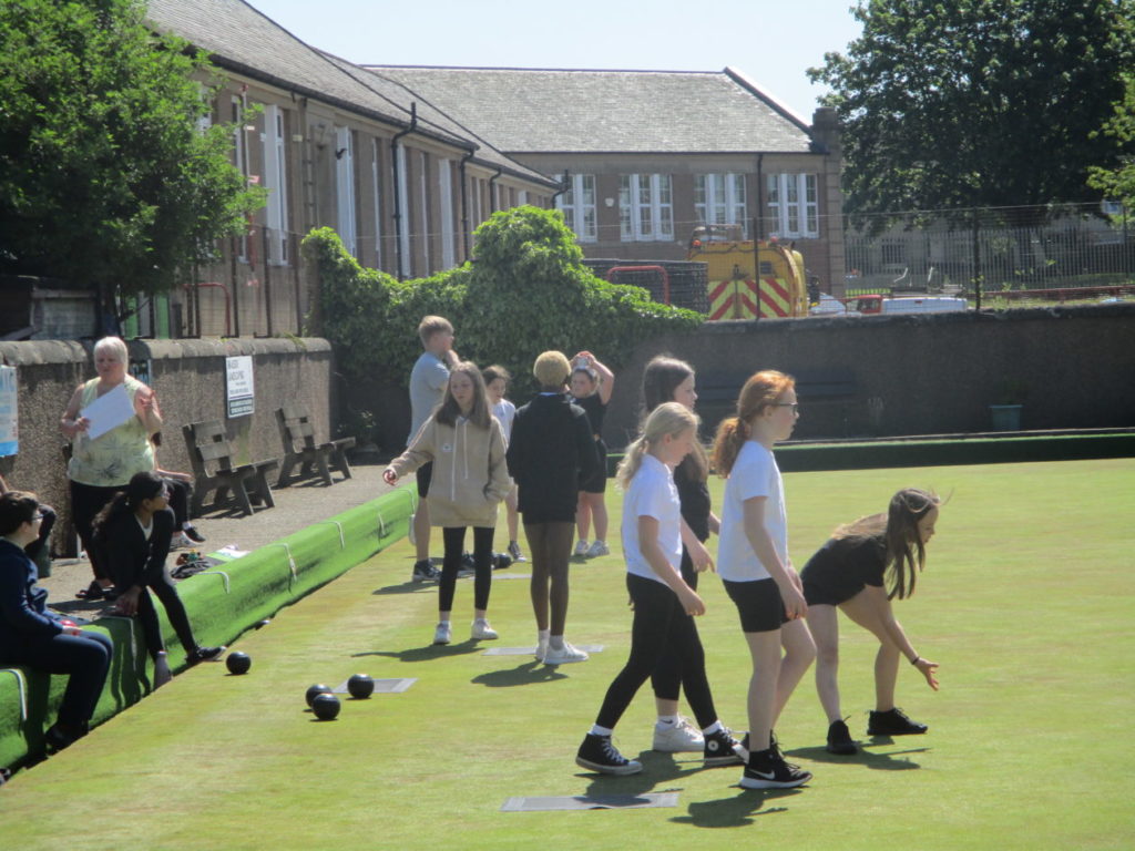 East Calder Bowling Club -Community Hub visit – East Calder Primary ...