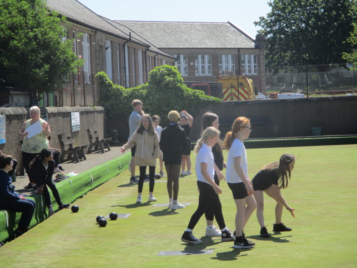 East Calder Bowling Club Community Hub visit East Calder Primary School