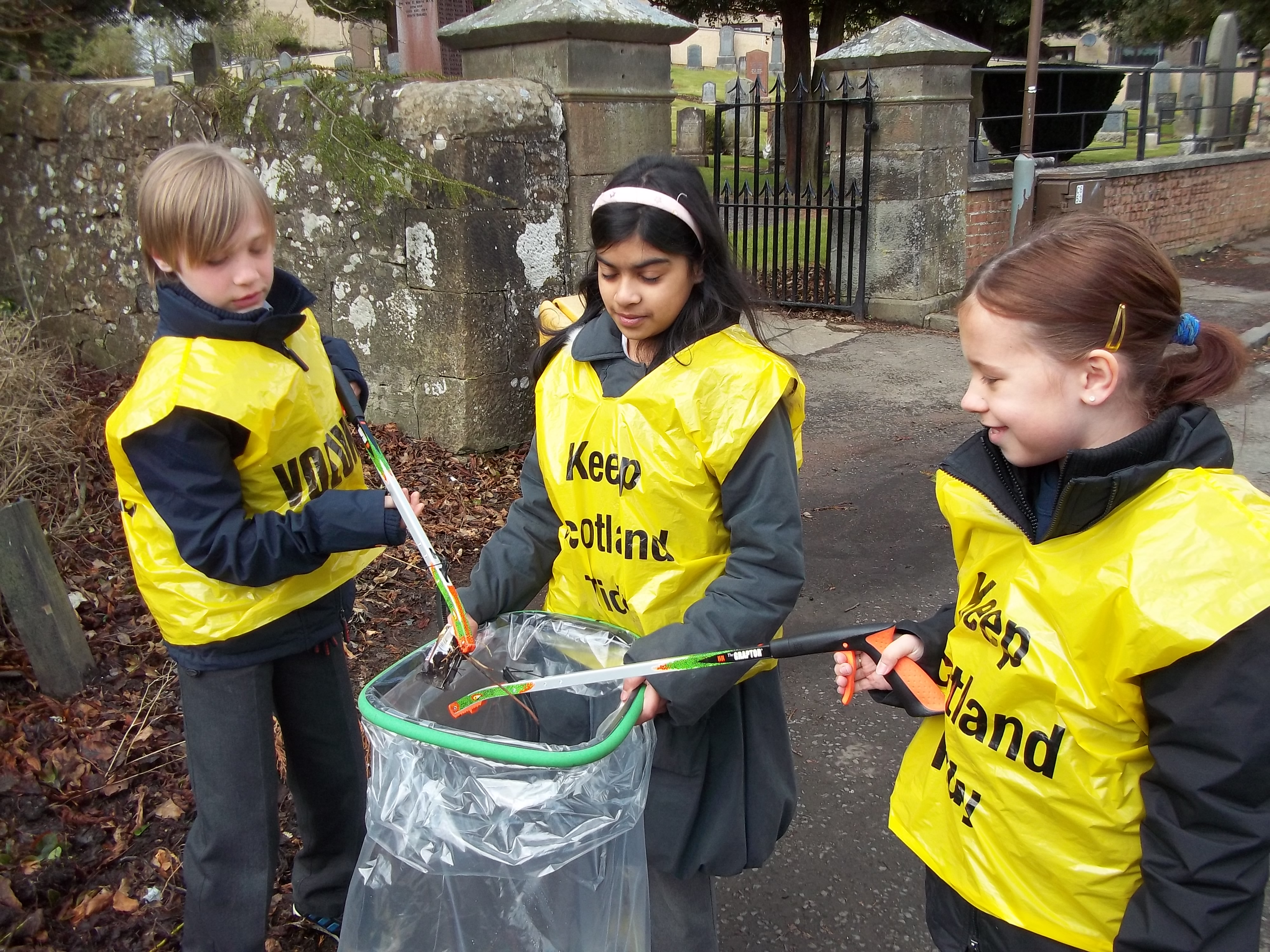 P7 litter picking. Livingston Village Primary School